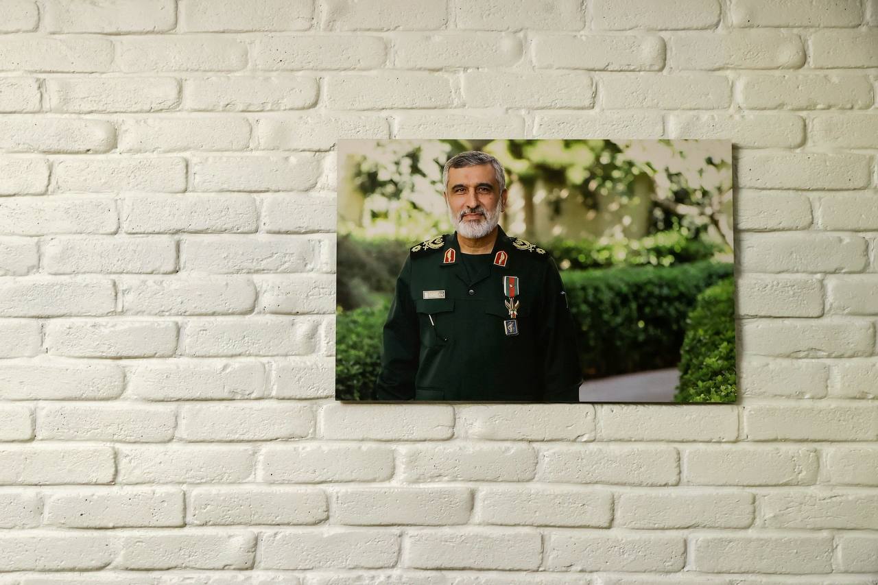 حضور قالیباف در منزل سرلشکر شهید حاجی‌زاده