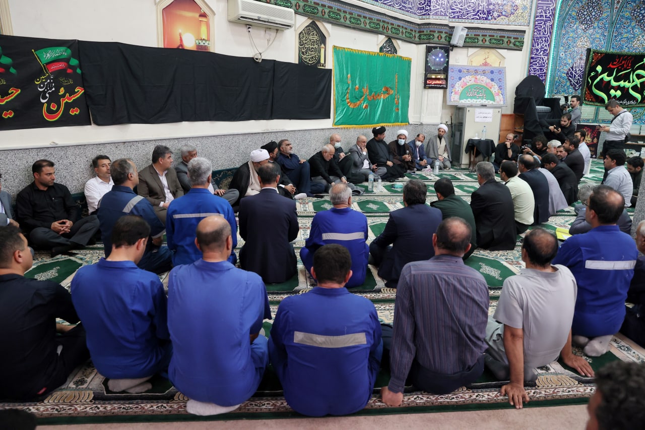 نشست قالیباف با جمعی از مدیران محلی، روحانیون و معتمدین بندر دیلم