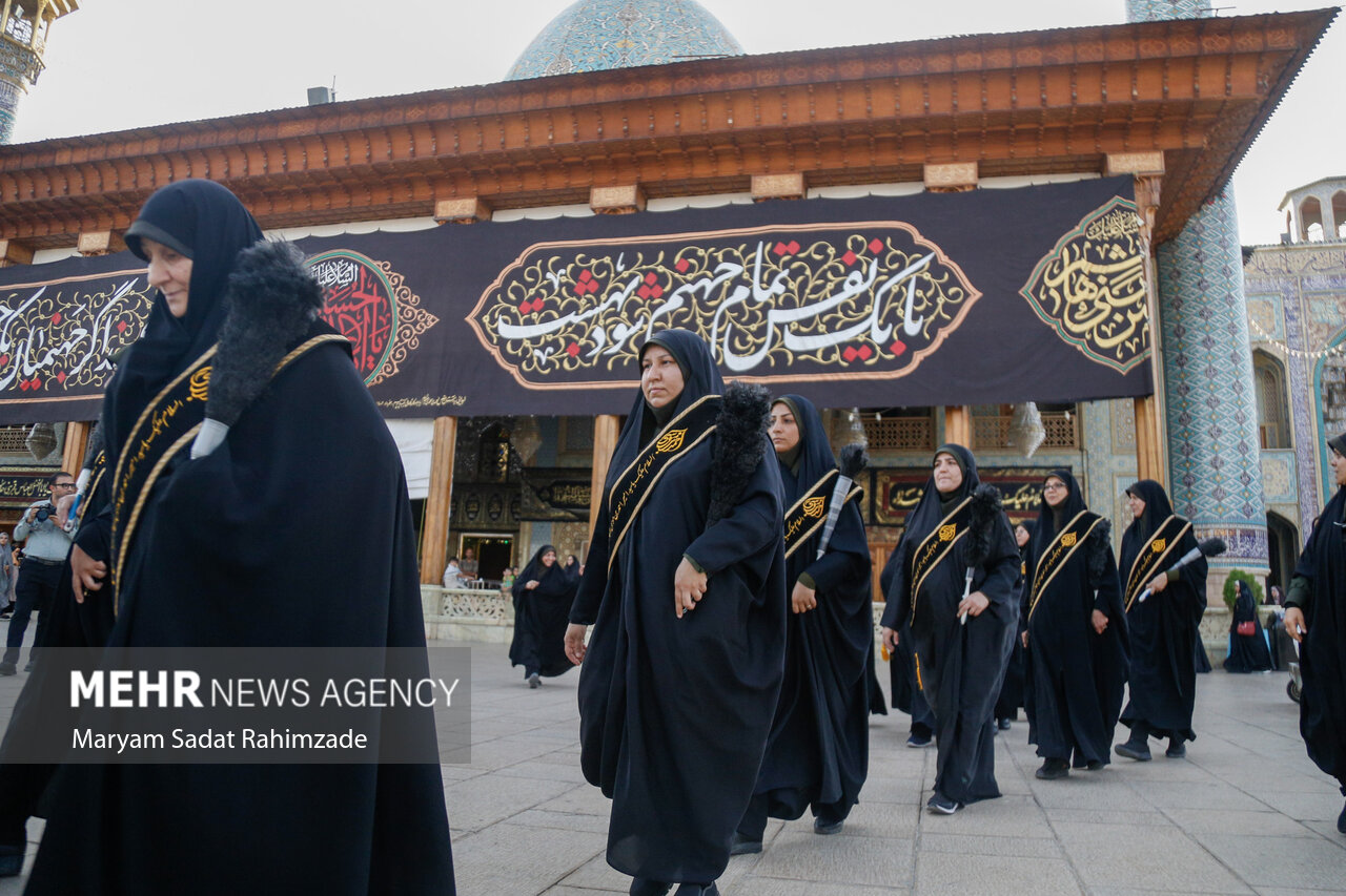 آئین تعویض پرچم حرم مطهر حضرت شاهچراغ(ع)