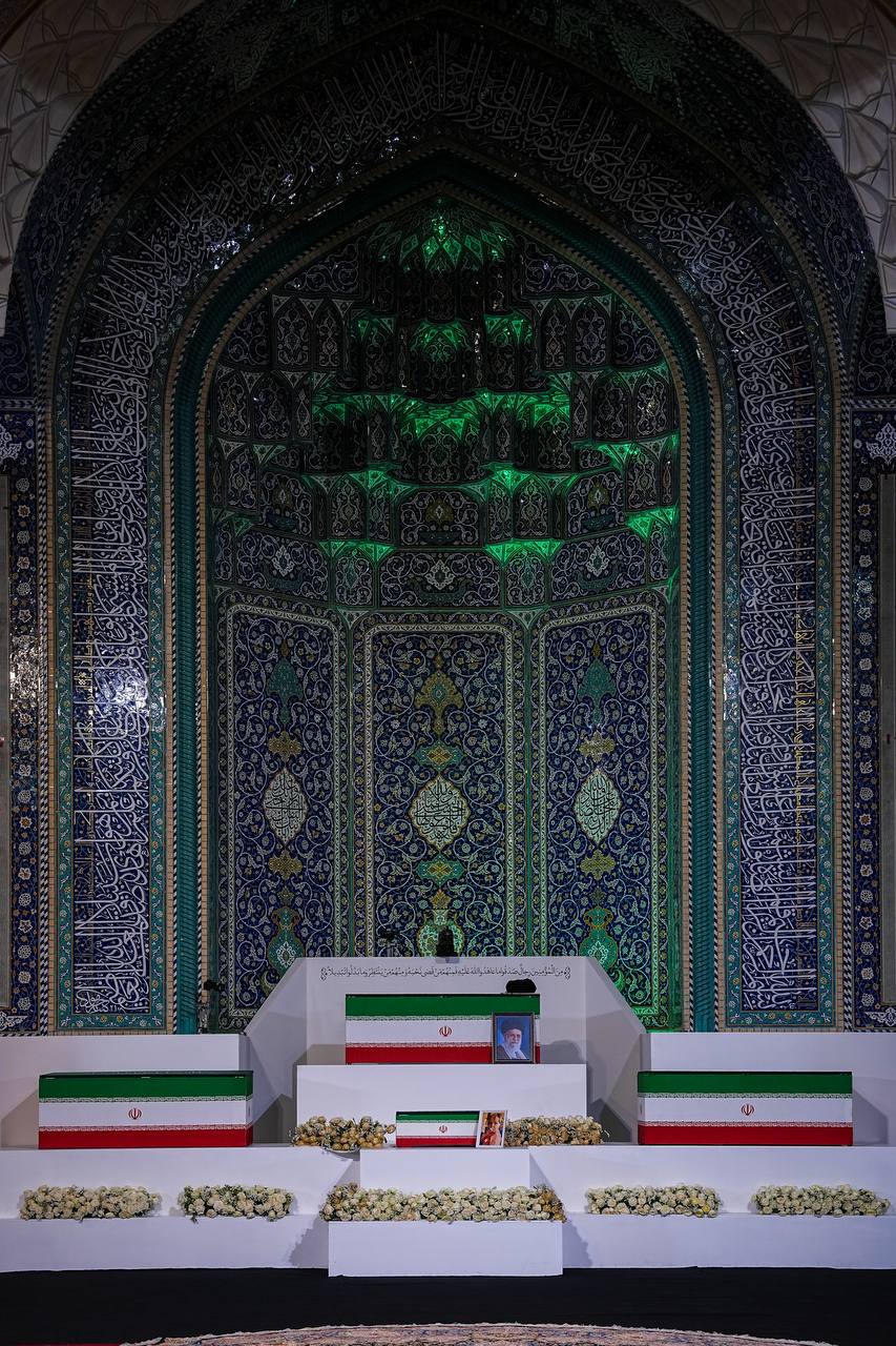 مراسم وداع در مصلی تهران