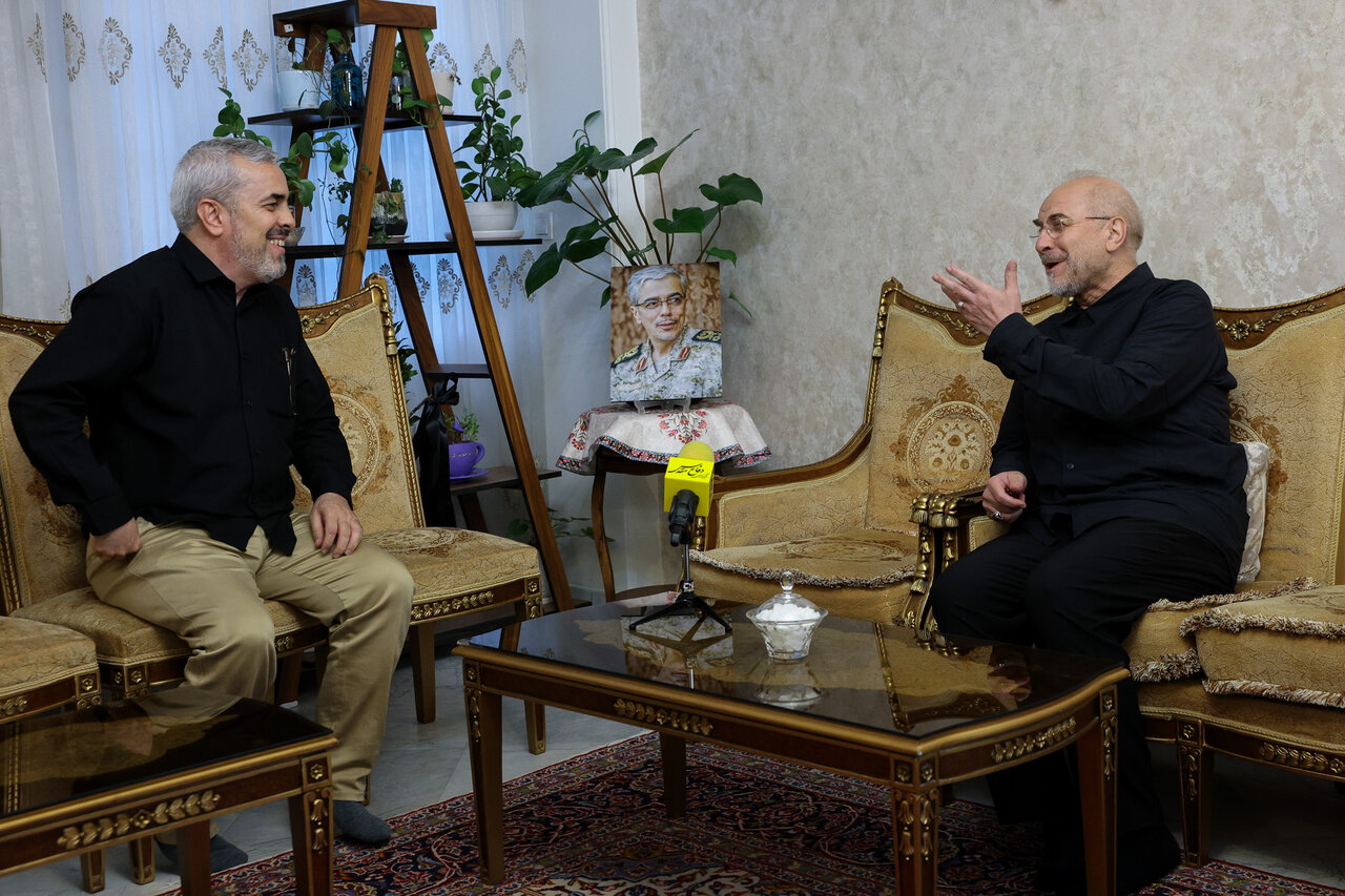 دیدار قالیباف با خانواده شهید باقری