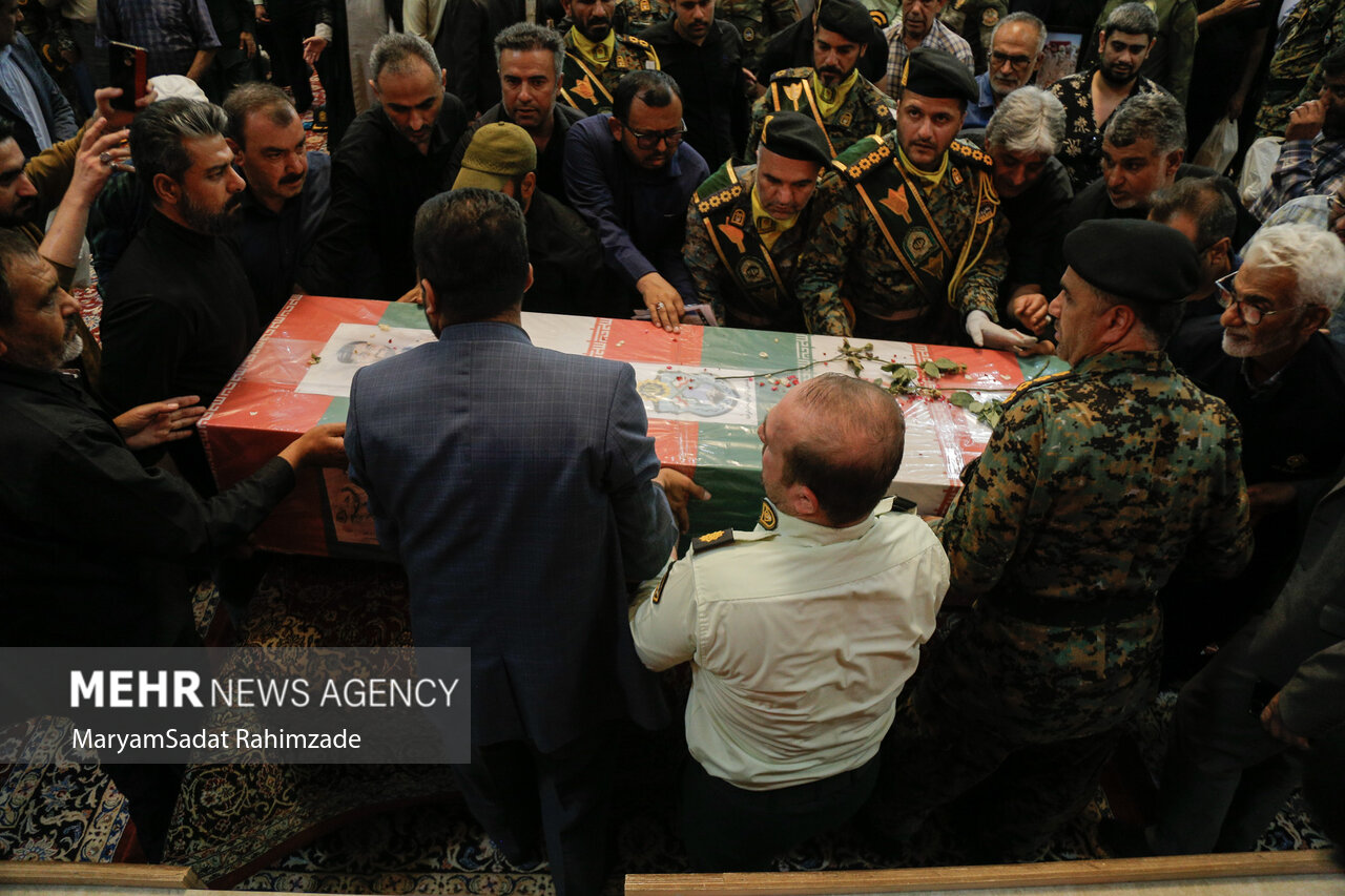 تشییع شهید مدافع امینت «سجاد جوکار» در حرم شاهچراغ (ع)