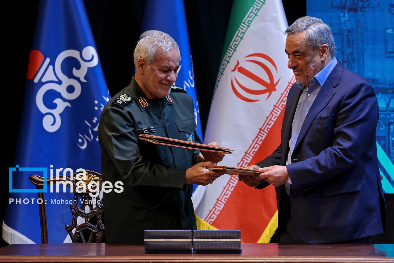 امضای قراردادهای میدان گازی مشترک پارس جنوبی