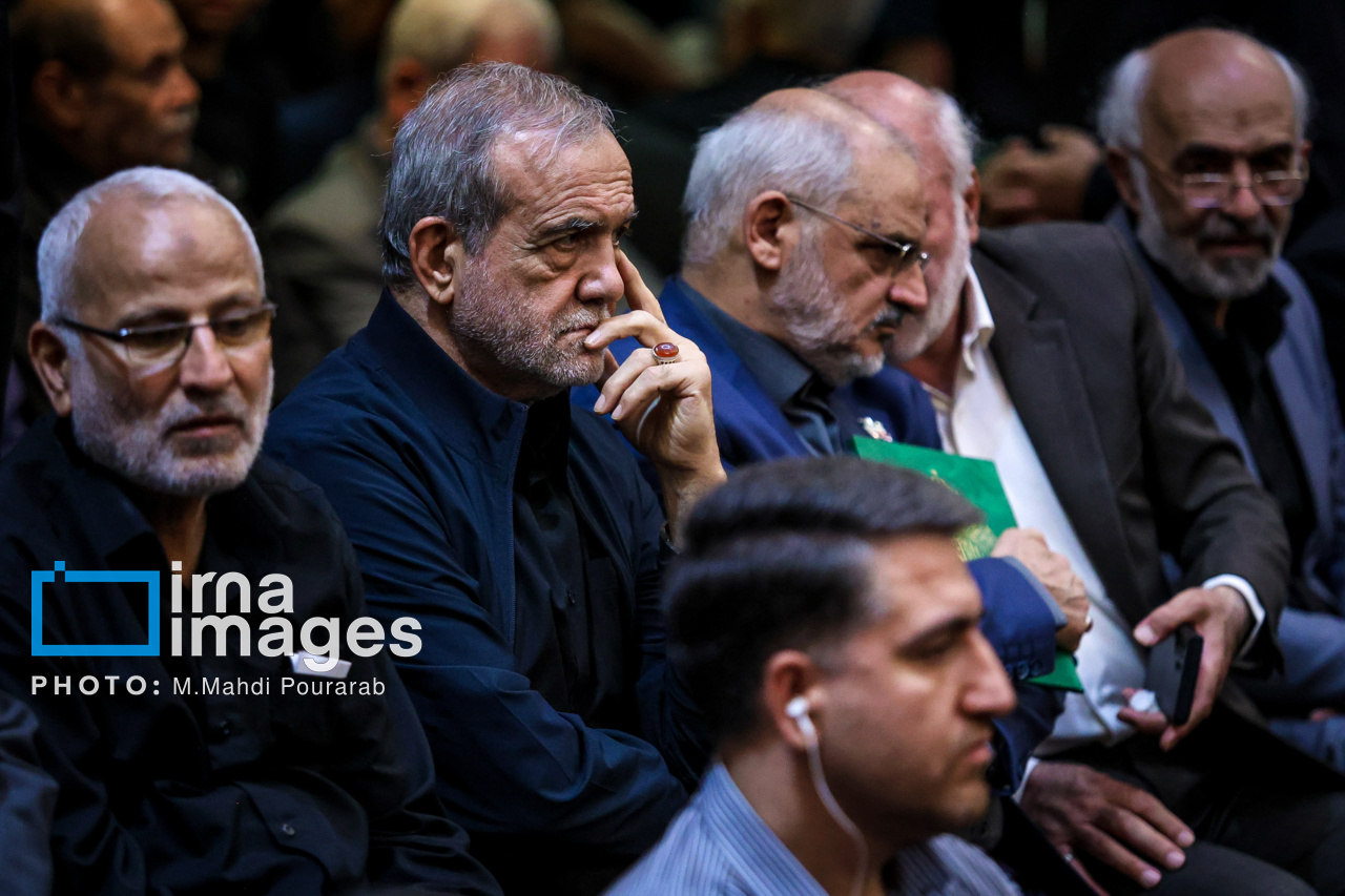 قالیباف و پزشکیان در مجلس ترحیم احمد توکلی