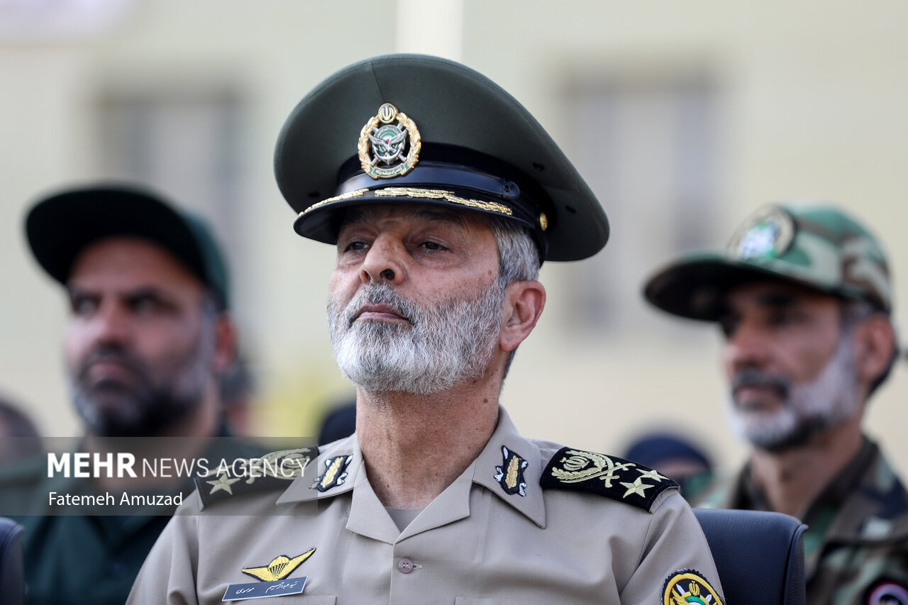 سالروز اهدای پرچم و نشان توسط فرماندهی معظم کل قوا به ارتش