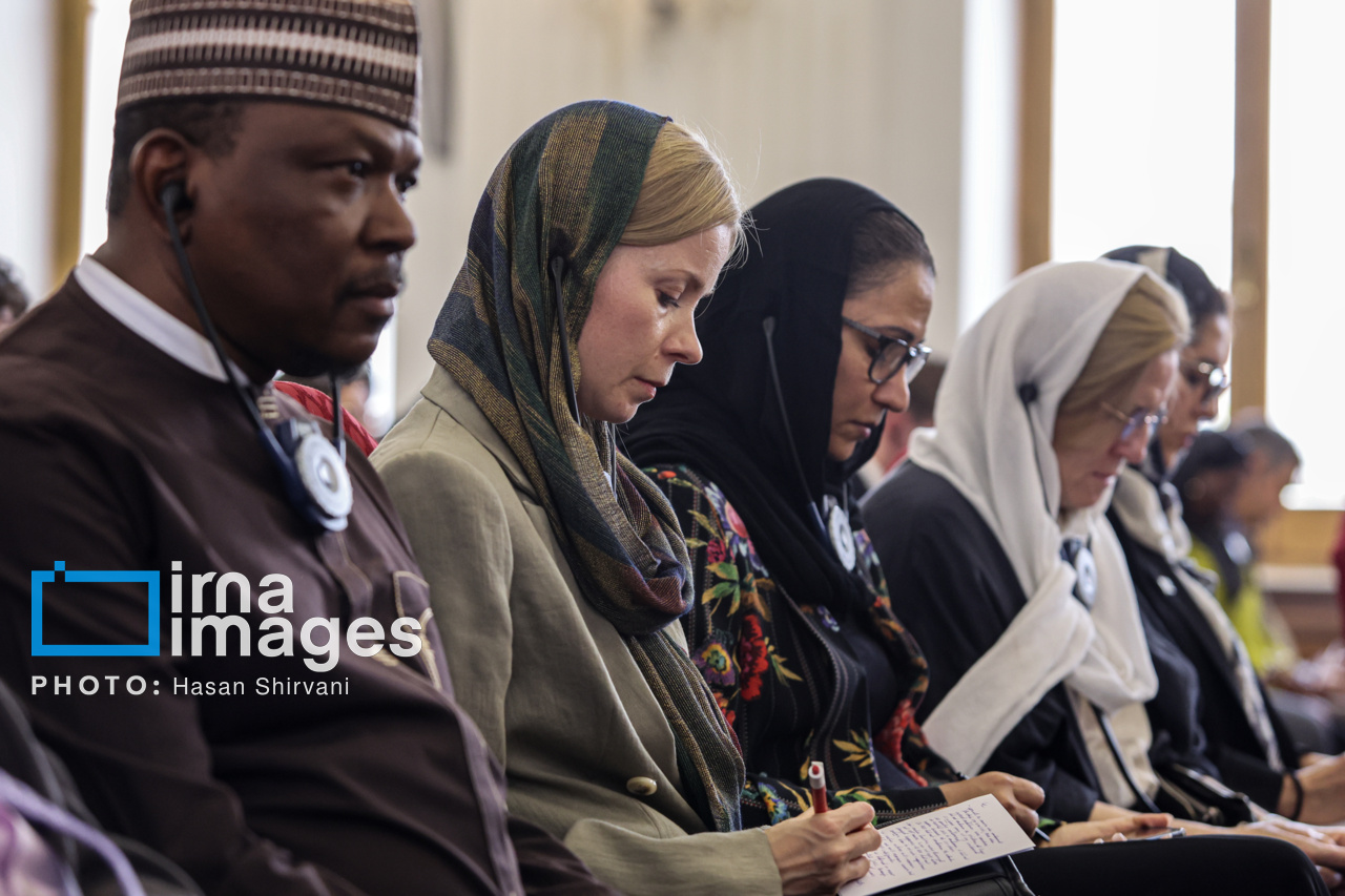 نشست وزیر امورخارجه با سفرای کشور های خارجی