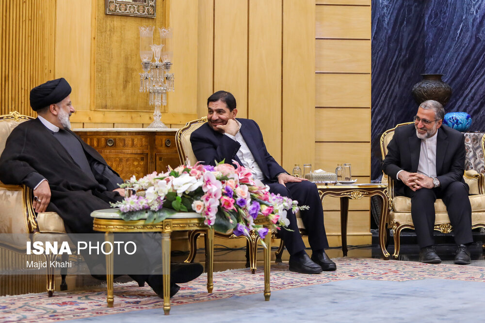 استقبال از رئیس جمهور در بازگشت از اندونزی