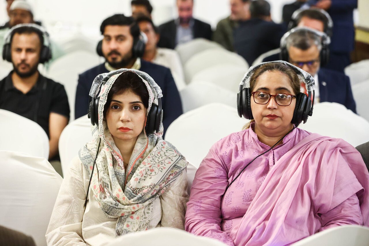 نشست قالیباف با فعالان اقتصادی پاکستان و ایران