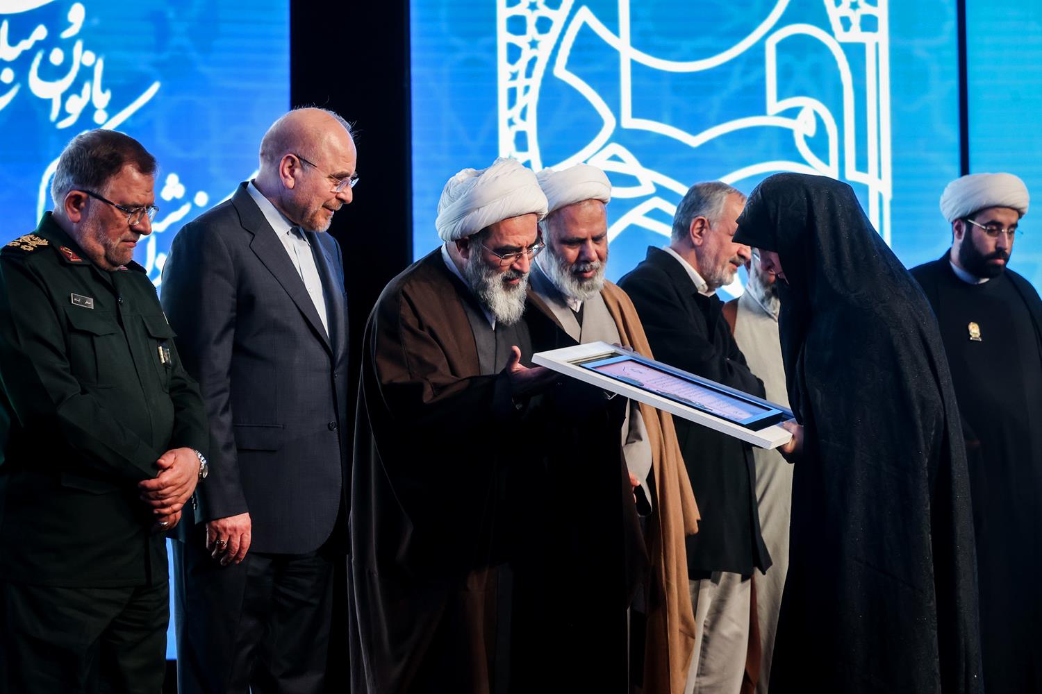 مراسم تجلیل از بانوان مبلغ و محفل‌دار قرآن کریم با حضور قالیباف