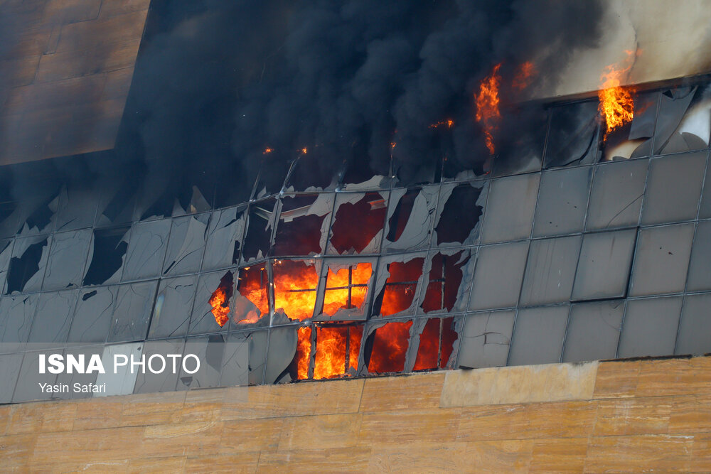 آتش سوزی مهیب در مرکز خرید ونوس - بندرانزلی