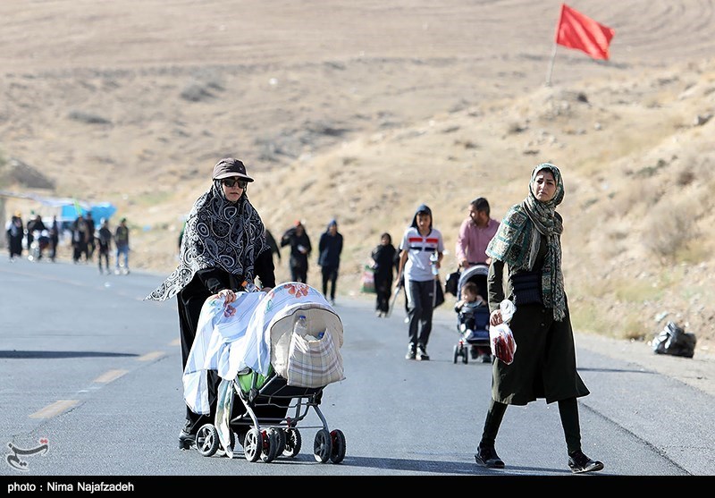 زائران پیاده امام رضا (ع)