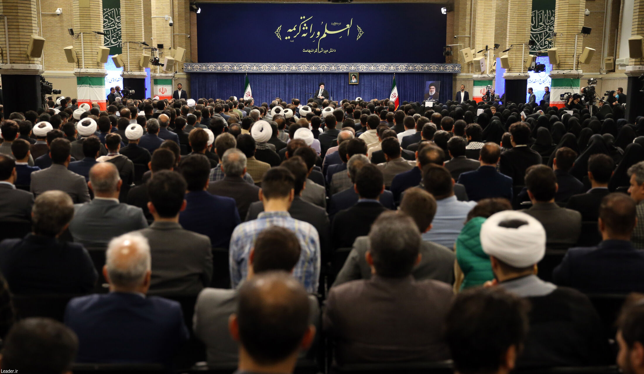 دیدار جمعی از نخبگان با رهبر انقلاب