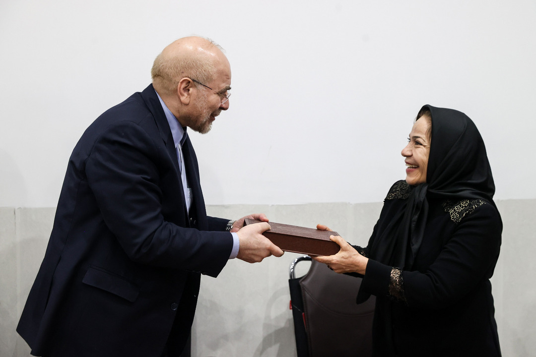  افتتاح دو مجموعه آموزشی در میبد و اردکان با حضور قالیباف 