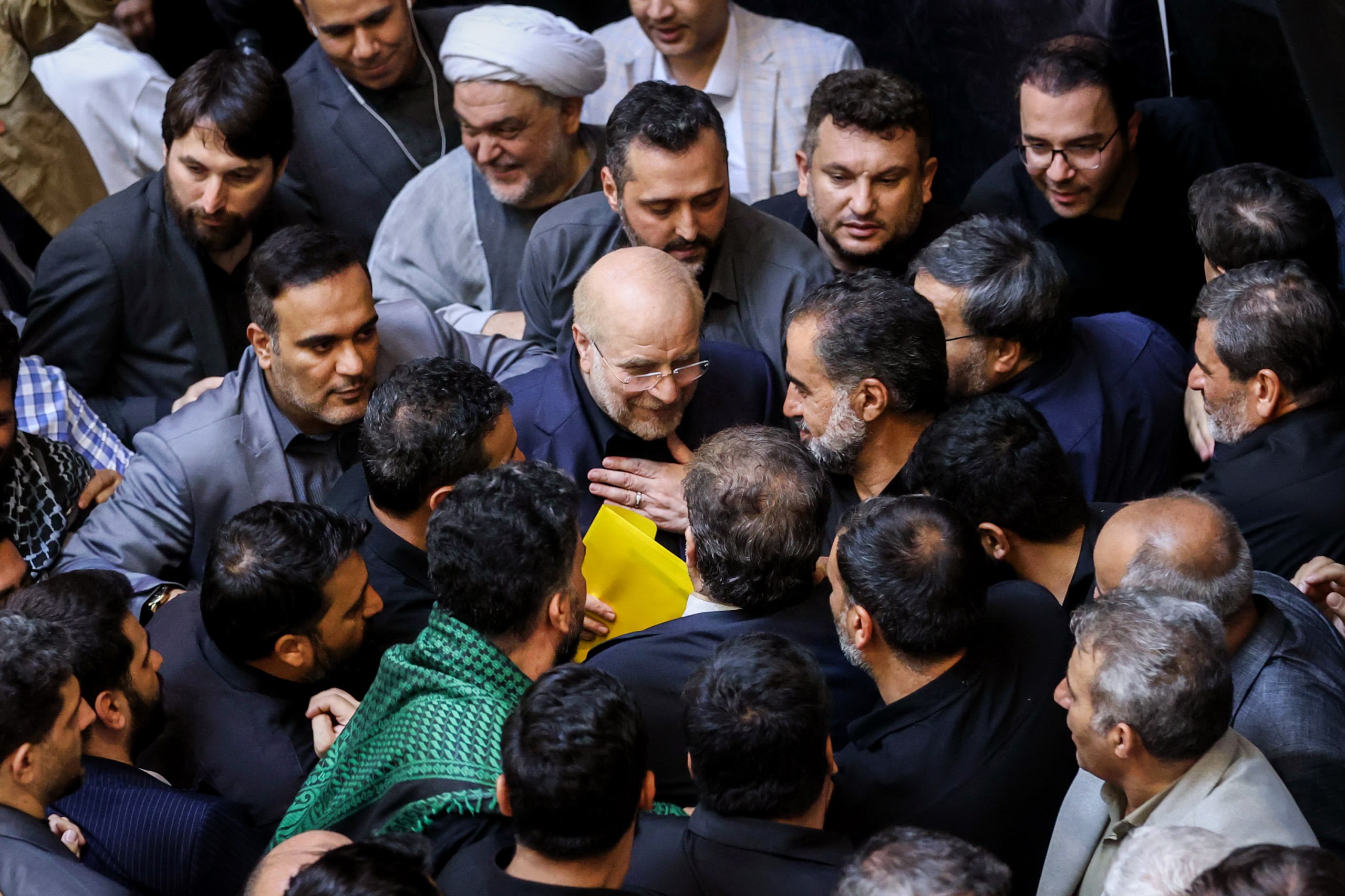  گفت‌وگوی چهره‌به‌چهره رئیس مجلس با مردم