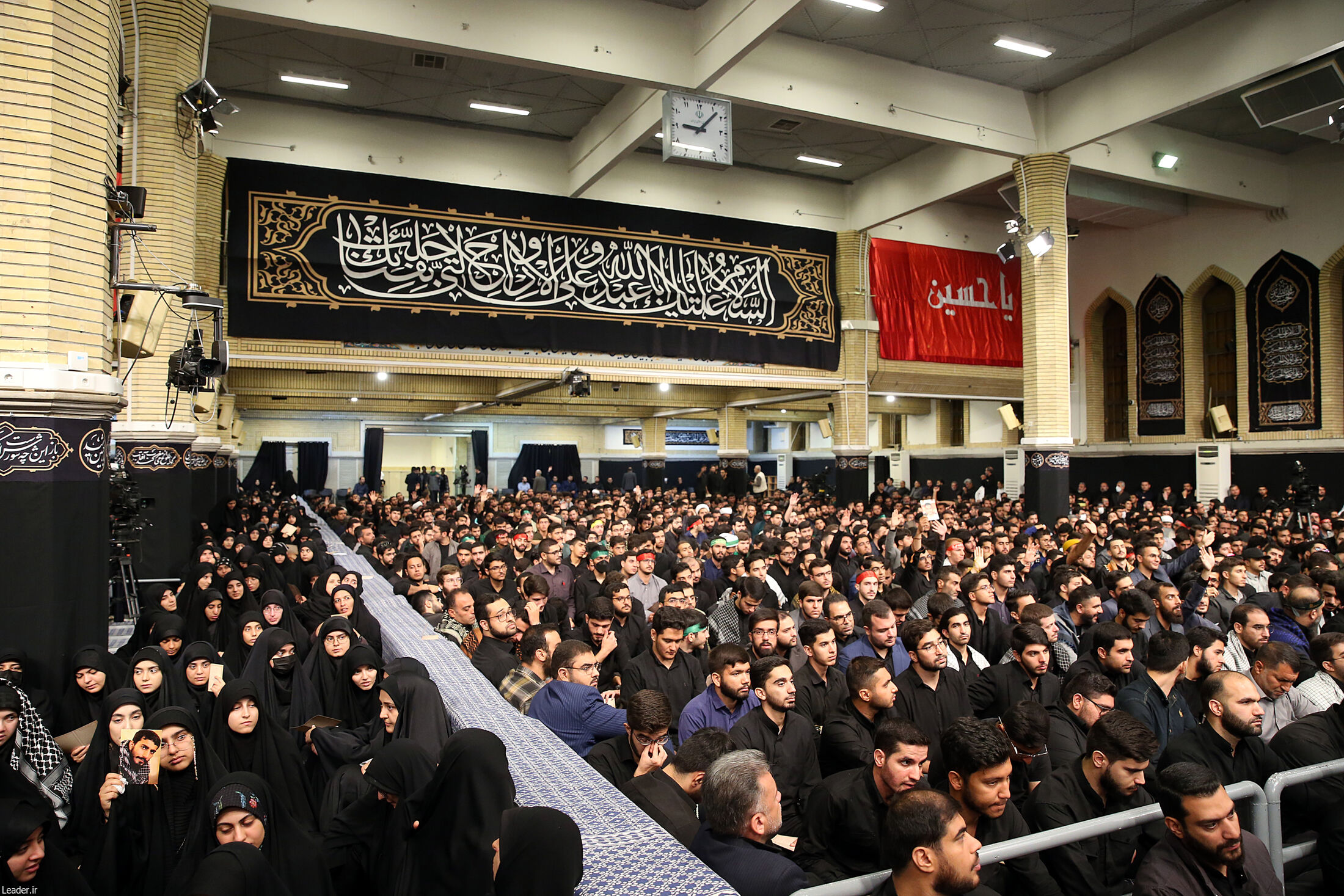 مراسم عزاداری هئیت‌های دانشجویی با حضور رهبر انقلاب