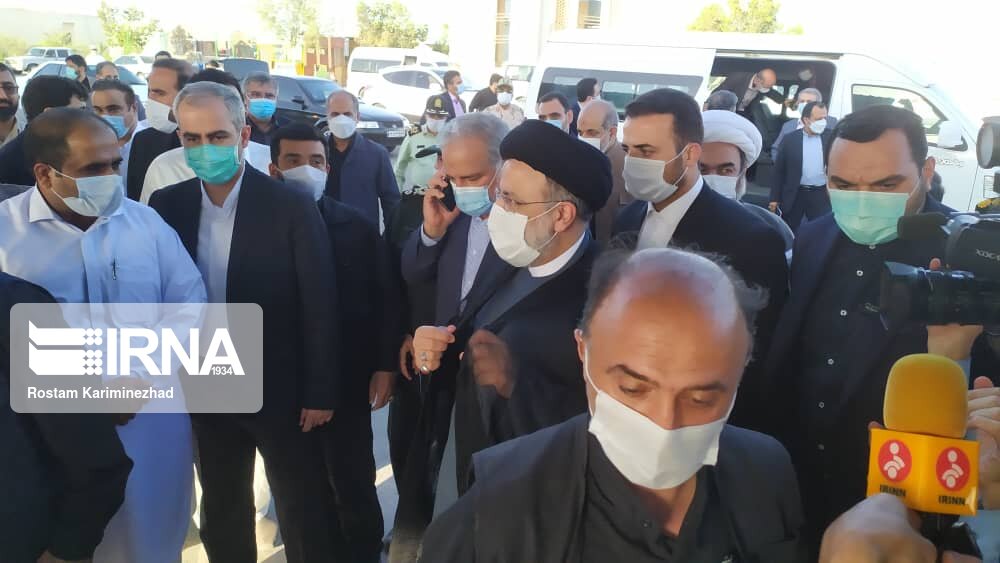 رئیس جمهور در اسکله صیادی کنارک