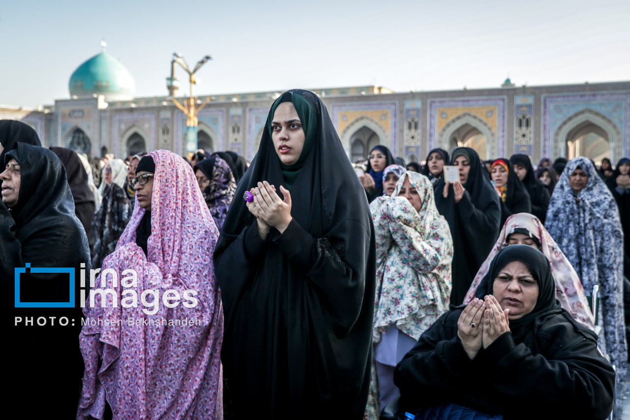 تصاویری از نماز عید فطر در حرم مطهر رضوی
