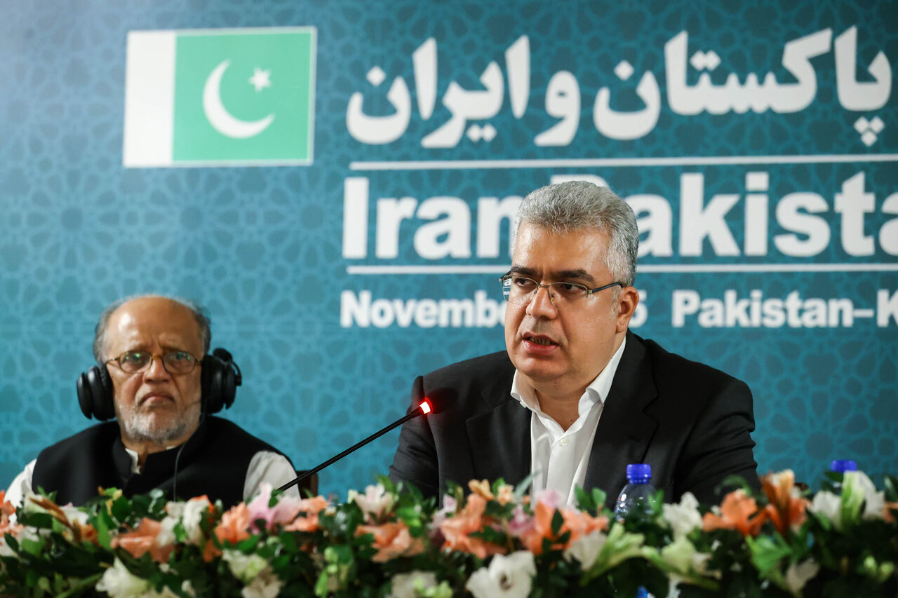 نشست قالیباف با فعالان اقتصادی پاکستان و ایران