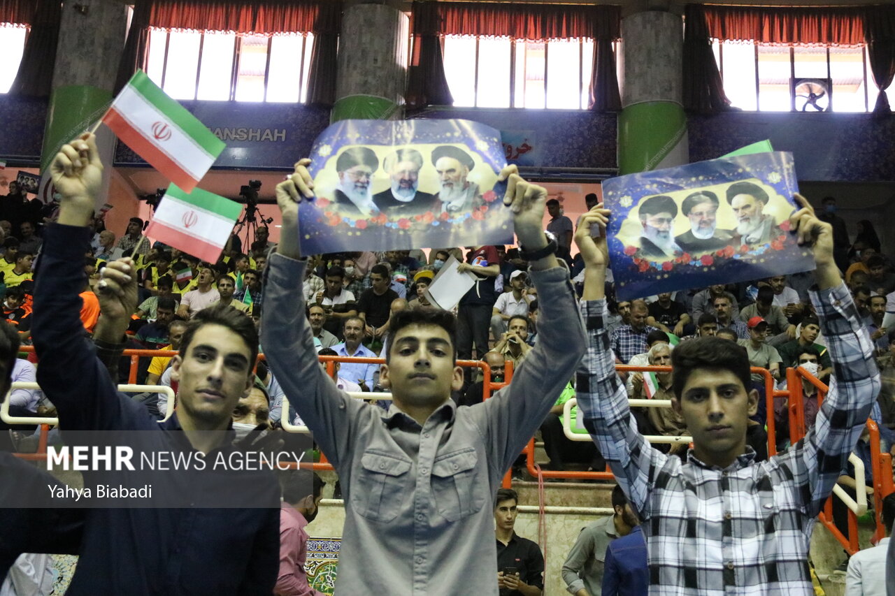 دیدار رئیس جمهور با اقشار مختلف مردم کرمانشاه