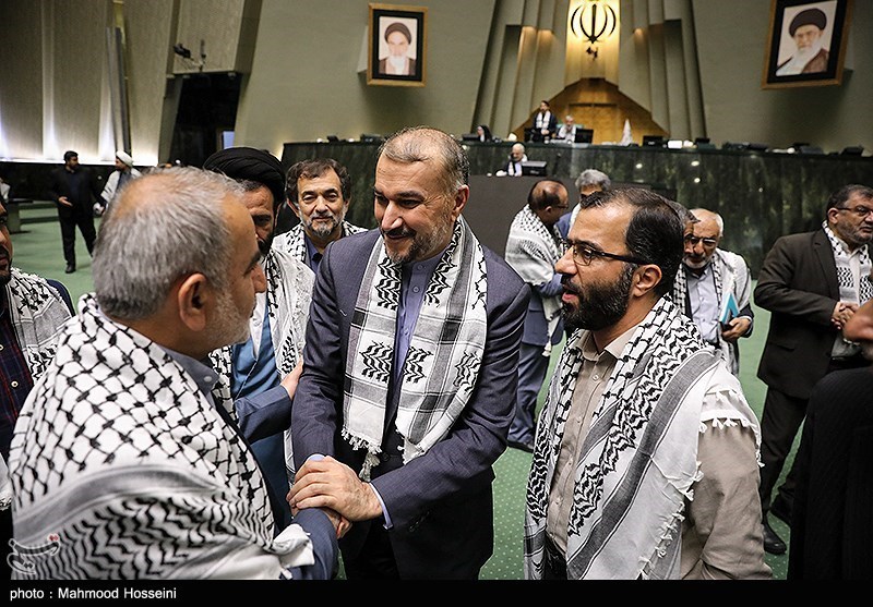 نشست فراکسیون انقلاب با حضور وزیر خارجه در خصوص آخرین تحولات فلسطین