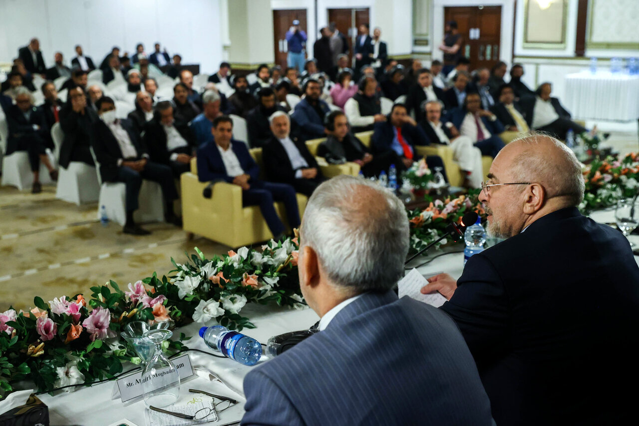 نشست قالیباف با فعالان اقتصادی پاکستان و ایران