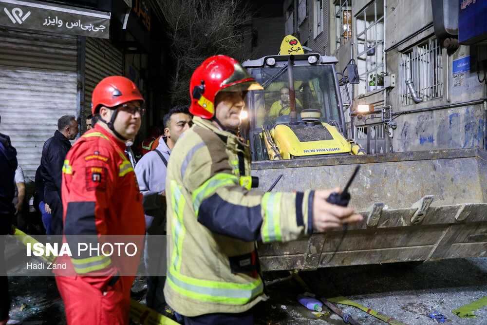 تخریب ساختمان سه طبقه در خیابان قزوین