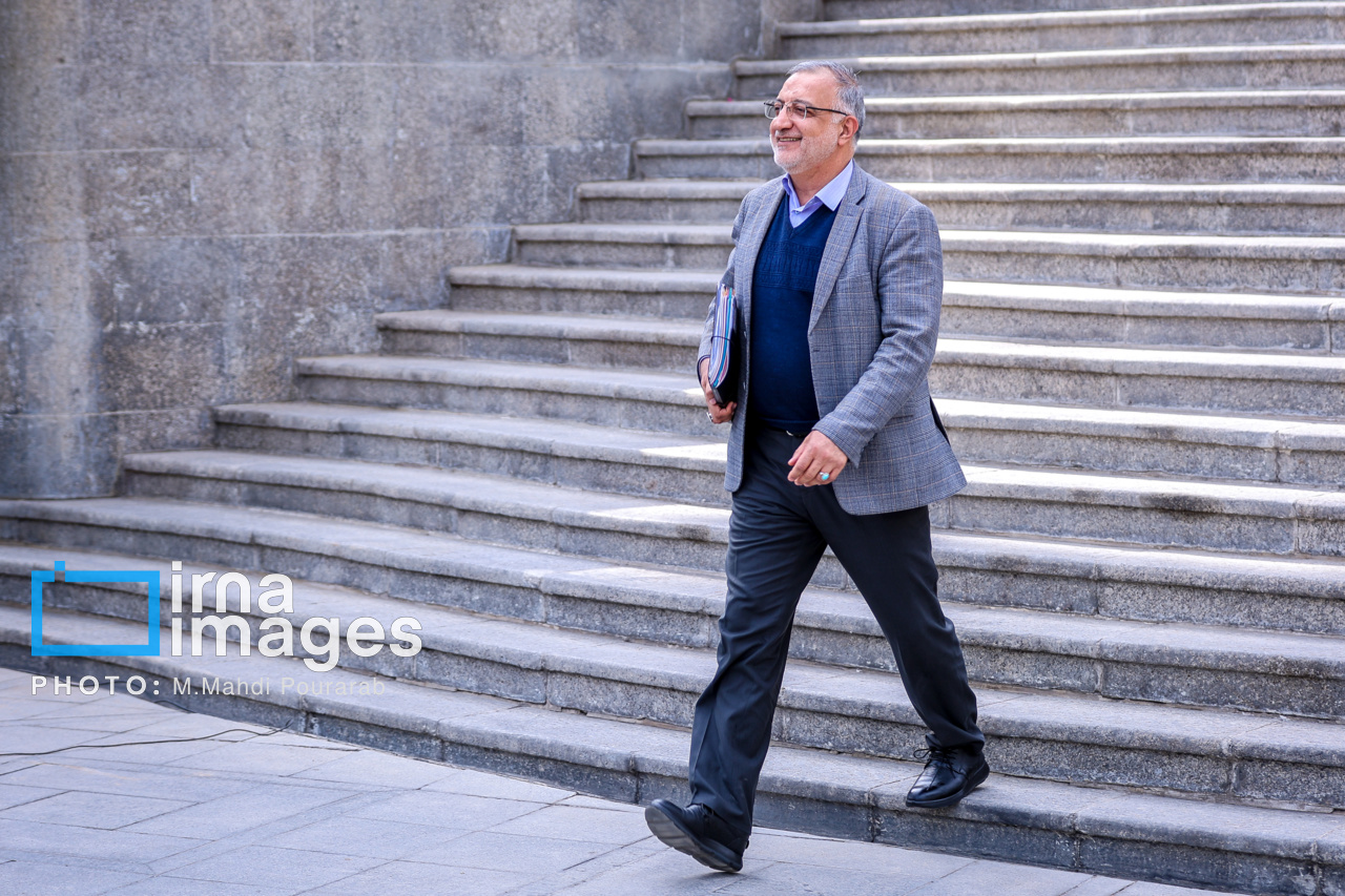 اعضای هیأت دولت در جمع خبرنگاران