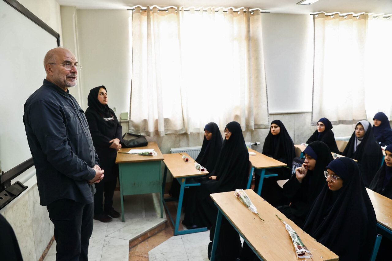 حضور قالیباف در مدرسه دخترانه فاطمیون تهران