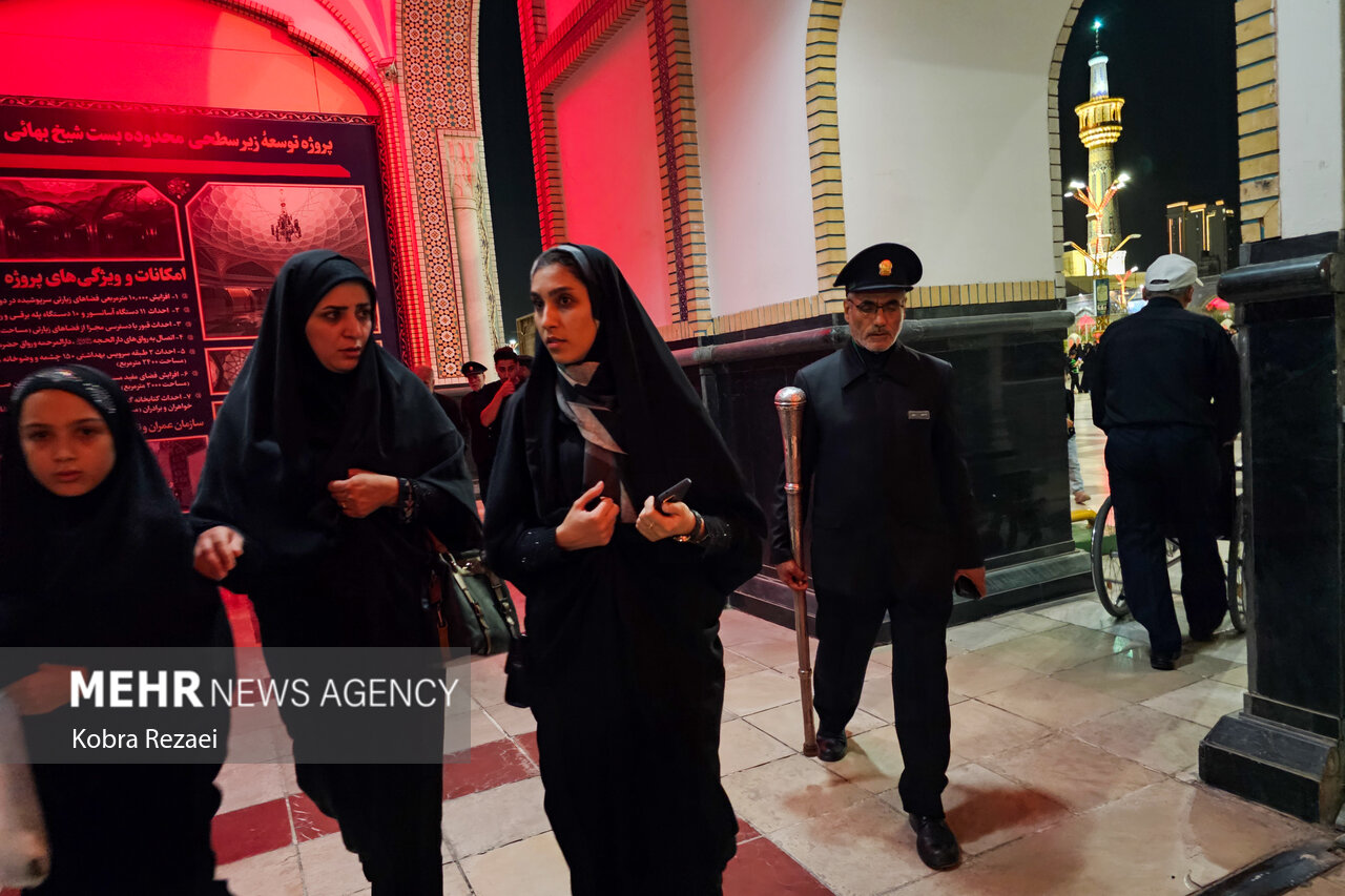 شب عاشورای حسینی در حرم مطهر امام رضا(ع)