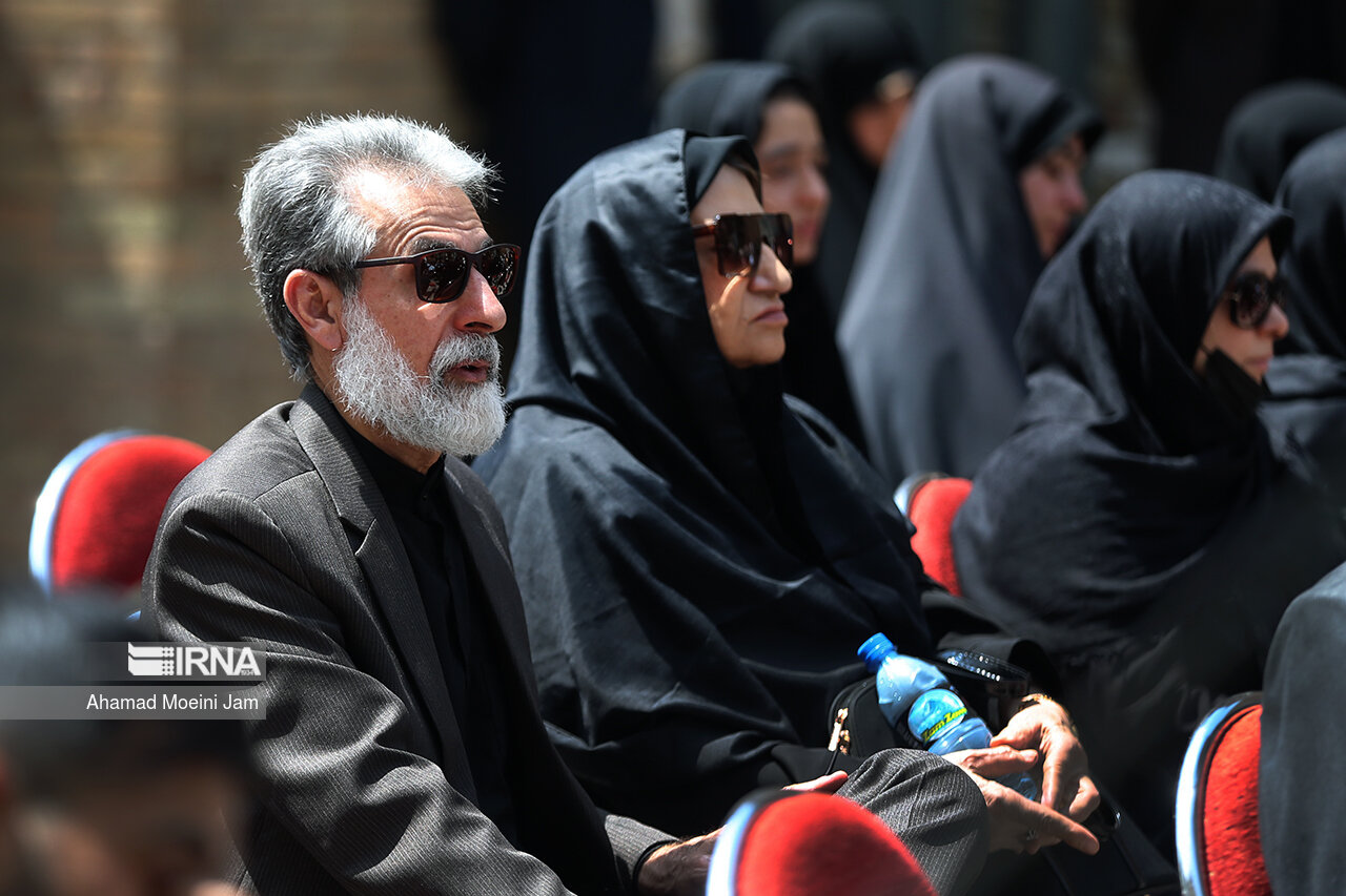 تشییع پیکر شاعر آئینی عباسعلی براتی‌پور