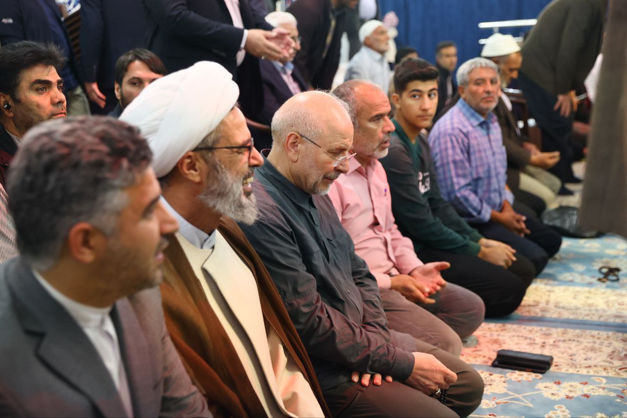 قالیباف در امام زاده سلطان سیدعباس(ع) و گلزار شهدای شهر بجنورد