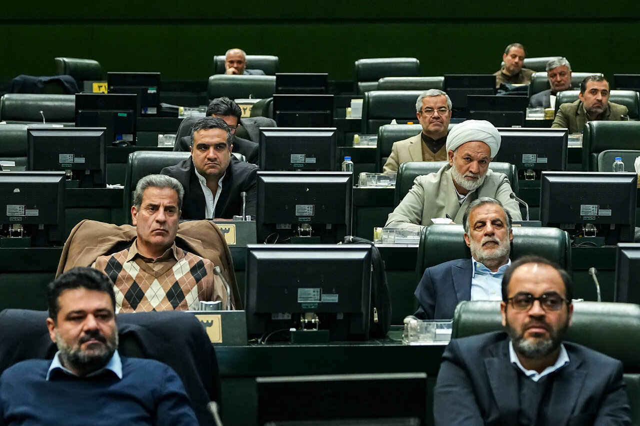 نشست غیرعلنی چهارشنبه ۱۷ دی