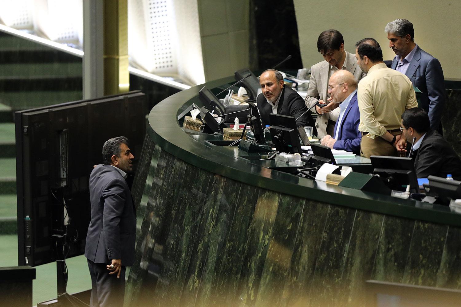 بیست و هشتمین نشست بررسی برنامه هفتم توسعه در صحن علنی مجلس