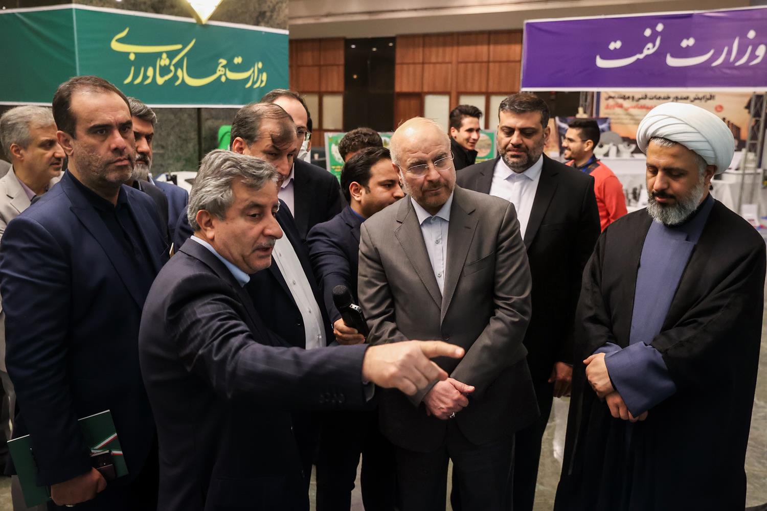 بازدید قالیباف از نمایشگاه توانمندی‌های تولید داخل