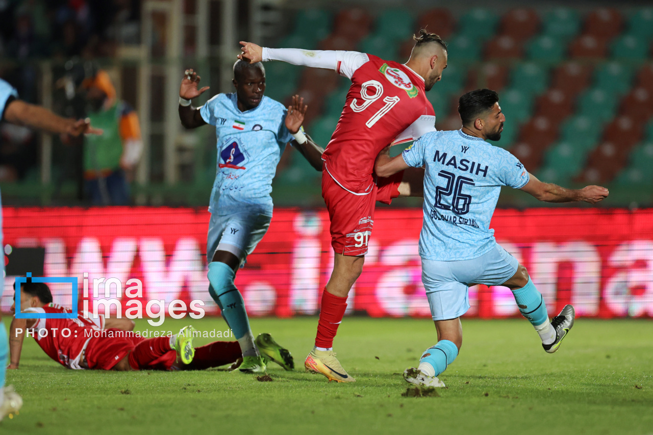 لیگ برتر فوتبال - پرسپولیس و گل گهر