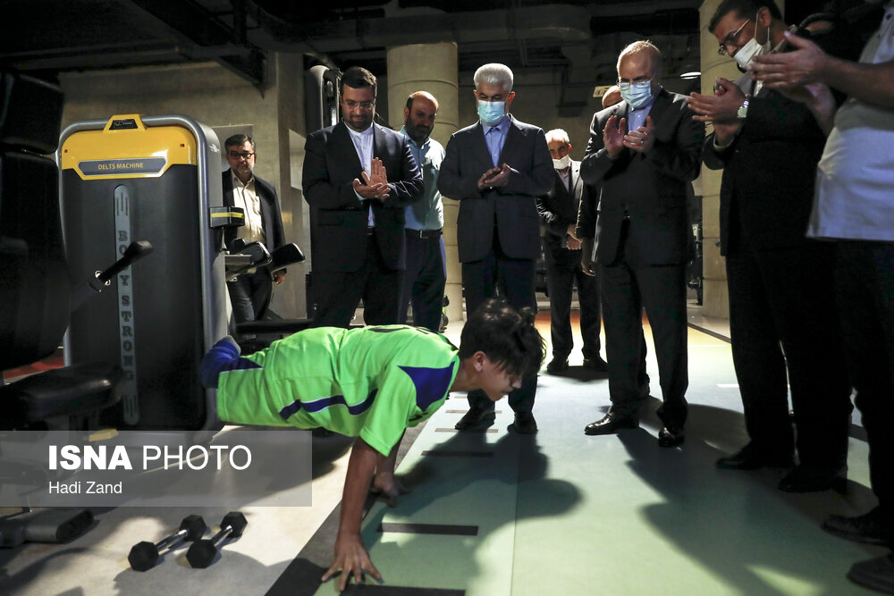 بازدید قالیباف از خیریه بهشت امام رضا (ع)