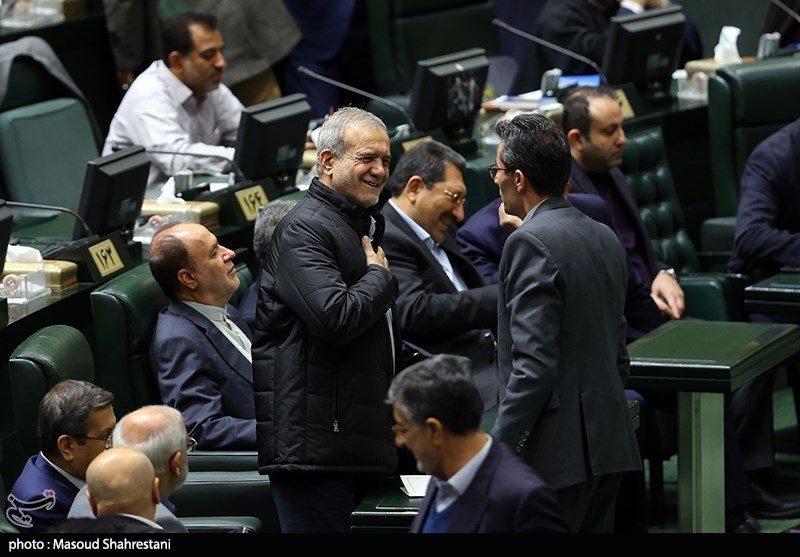 جلسه استیضاح وزیر اقتصاد با حضور رئیس جمهور