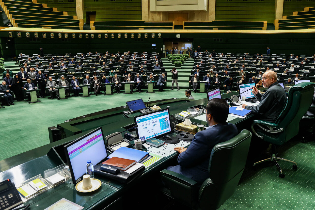 بررسی اجرای برنامه هفتم در مجلس با حضور رئیس جمهور