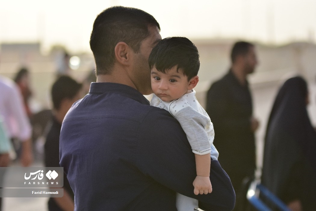 تردد زائران اربعین در دمای ۵۰ درجه شلمچه