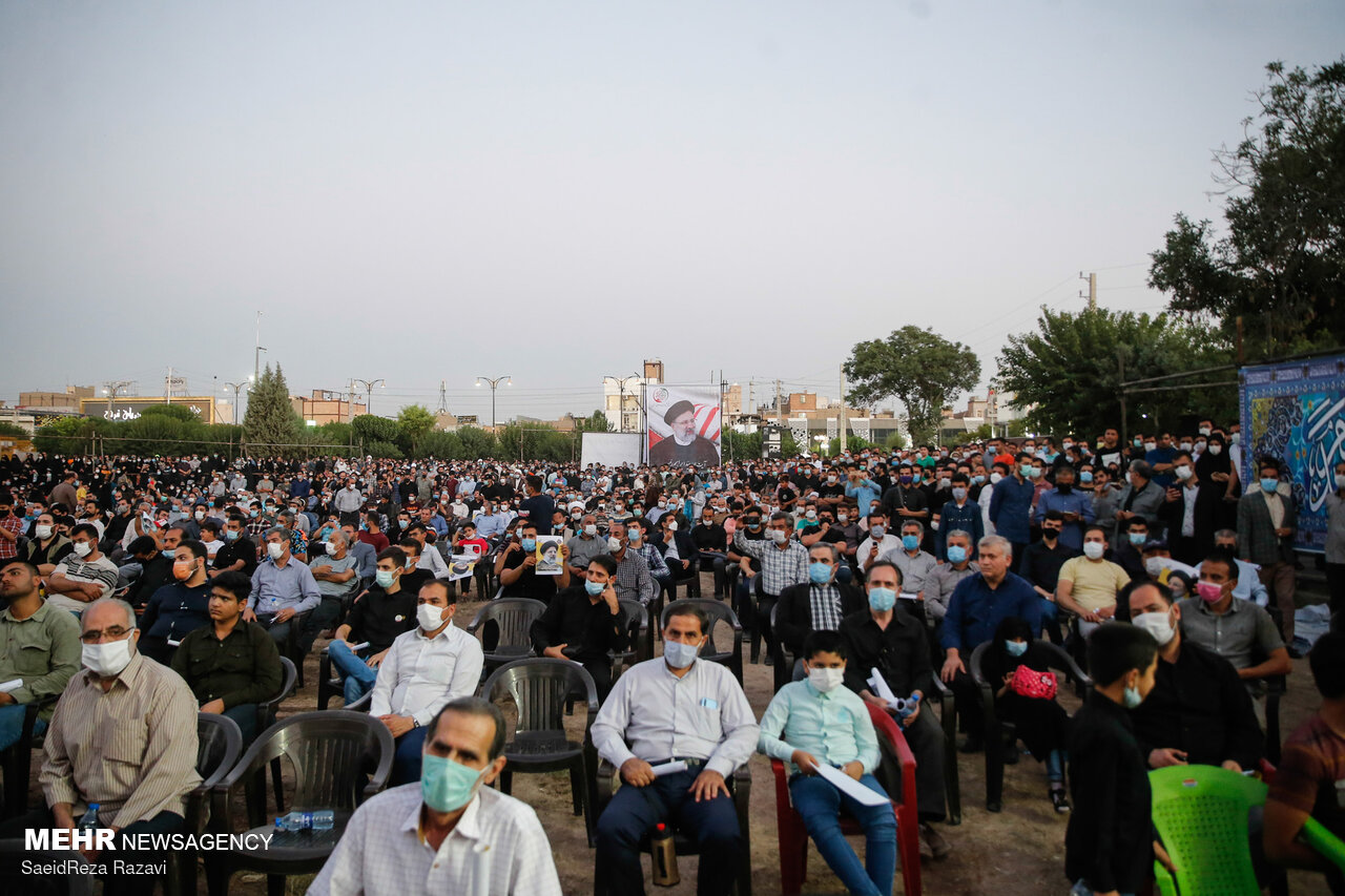 حضور رئیسی در جمع مردم اسلامشهر