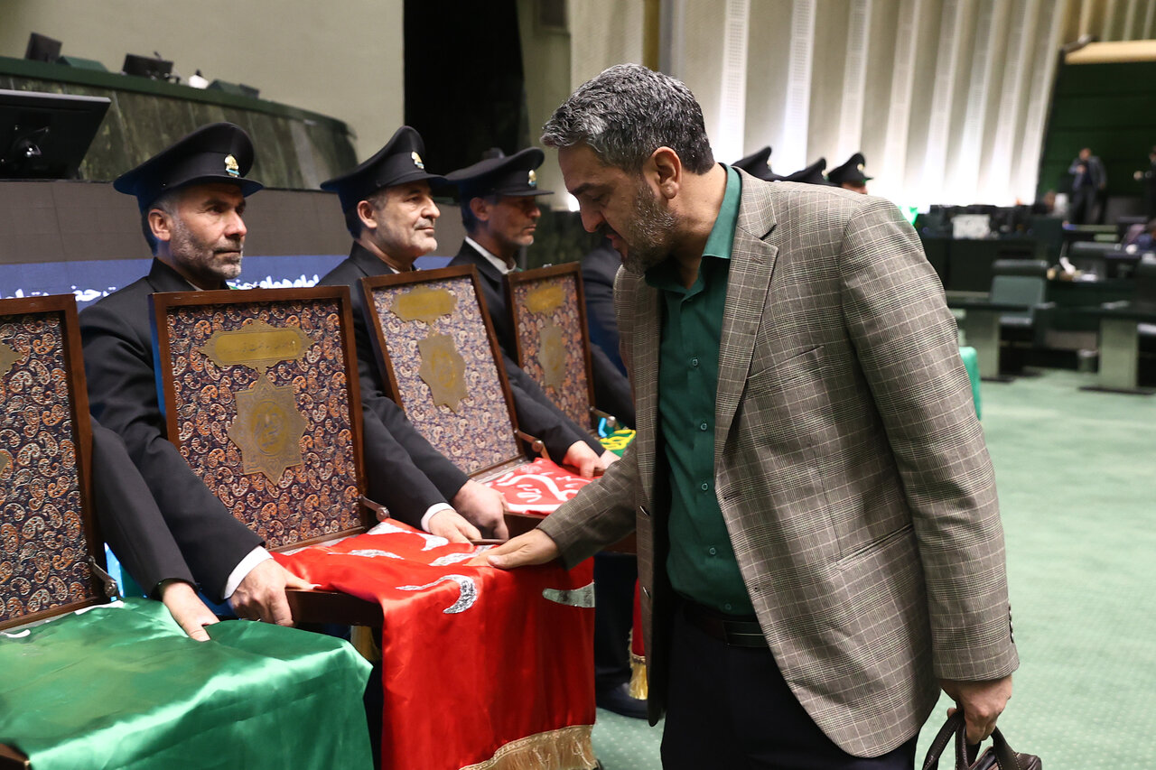 حضور خادمان مسجد جمکران در صحن علنی مجلس