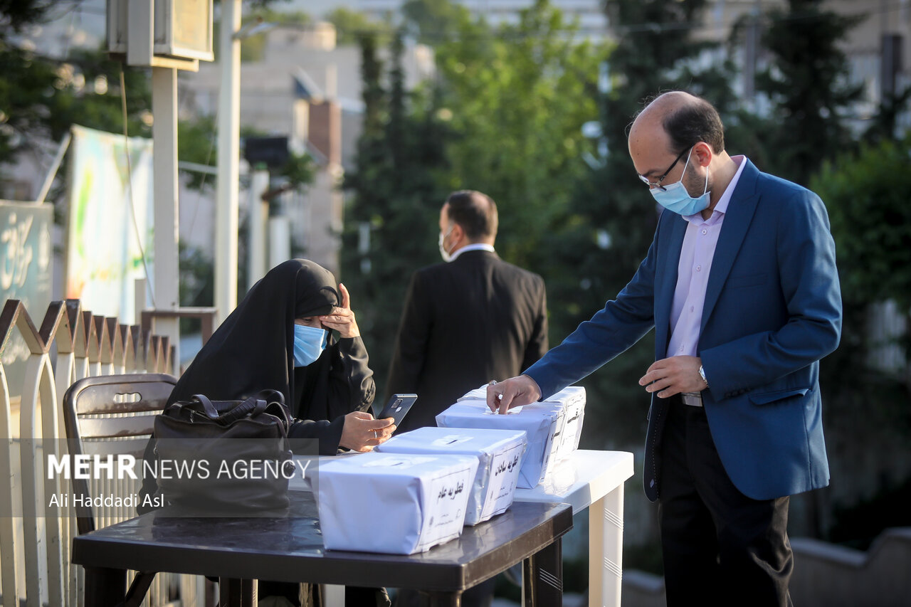 نماز عید فطر در امام زاده پنج تن لویزان