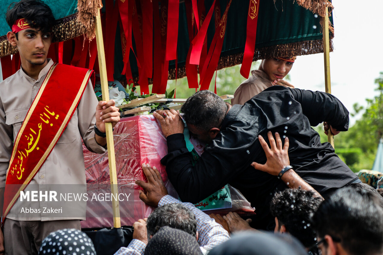 تشییع وتدفین پیکر شهید مدافع امنیت «عباس بیرقی فرد»