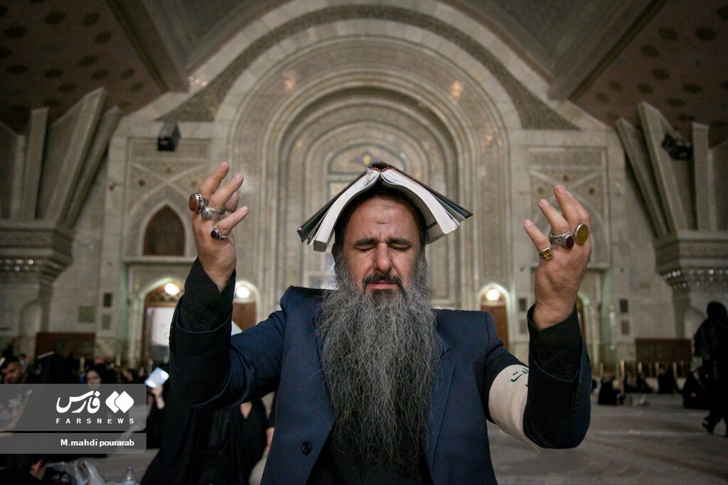 سخنرانی رئیس جمهور در مراسم احیا در حرم امام (ره)