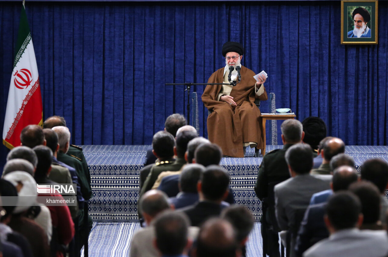 دیدار دست‌اندرکاران کنگره شهدای لرستان با رهبر انقلاب