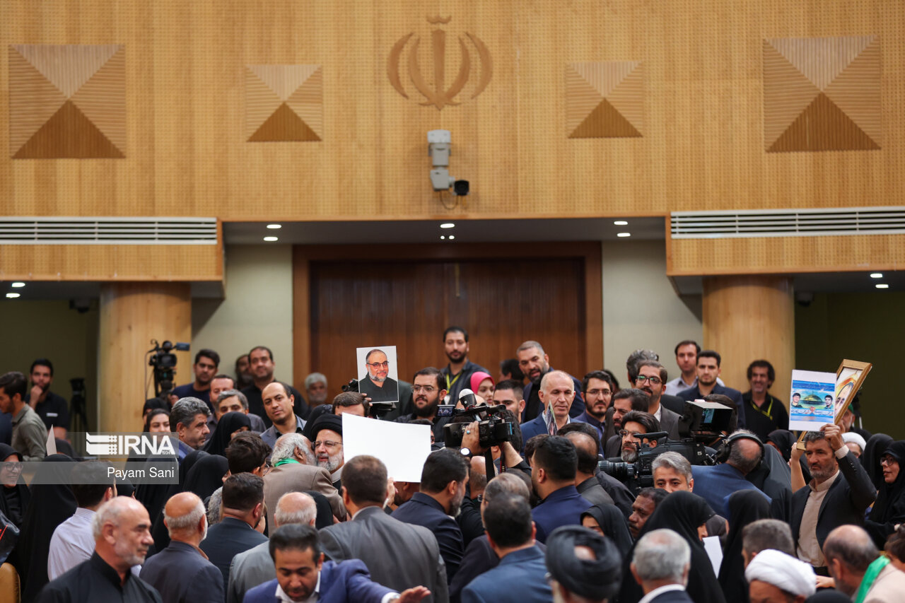 مراسم بزرگداشت شهدای مدافع حرم با حضور رئیسی