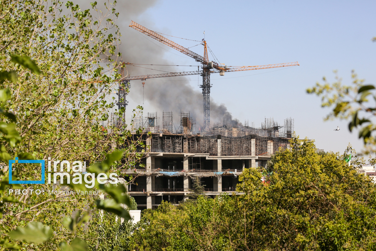  آتش سوزی ساختمان نیمه کاره در بزرگراه نیایش