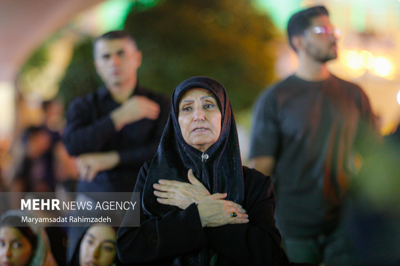 لاله گردانی در حرم شاهچراغ 