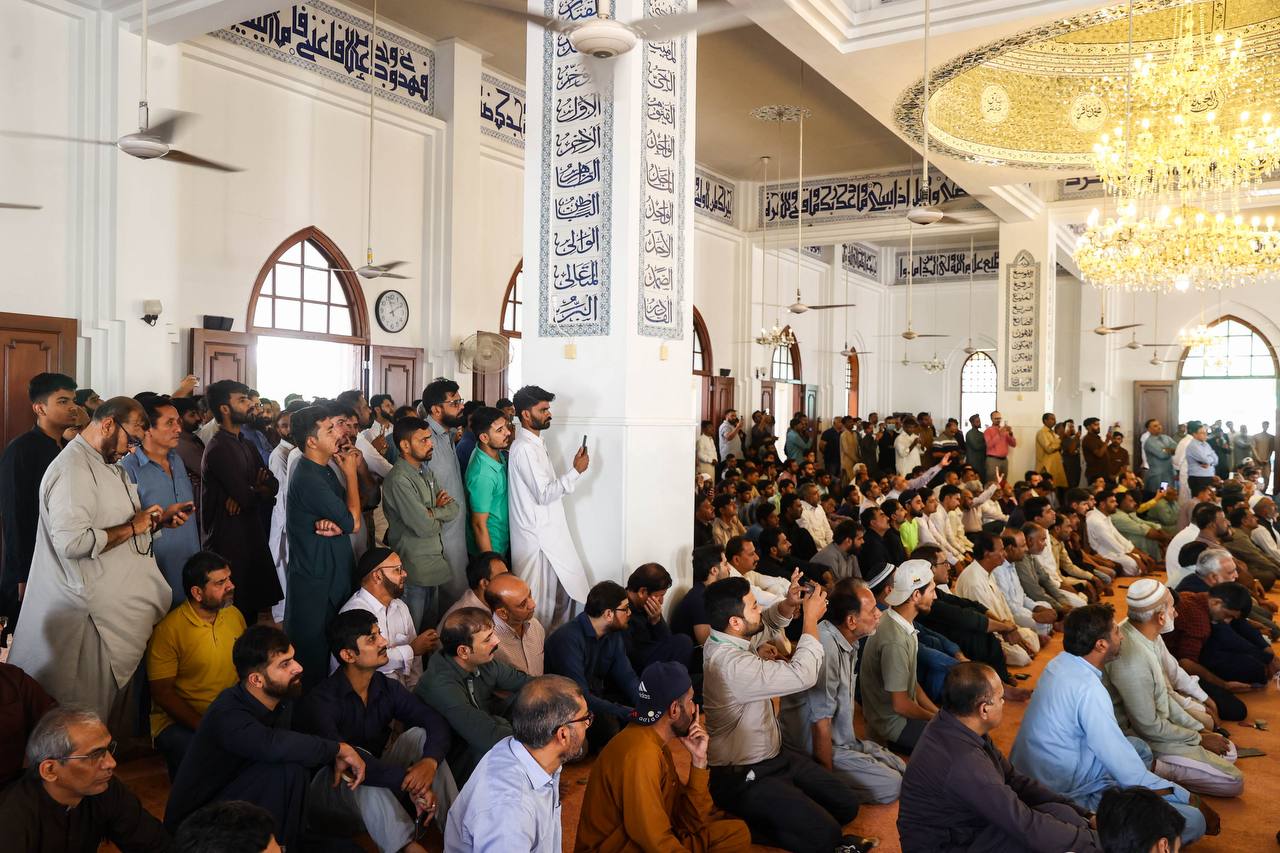 حضور قالیباف در نماز جمعه کراچی