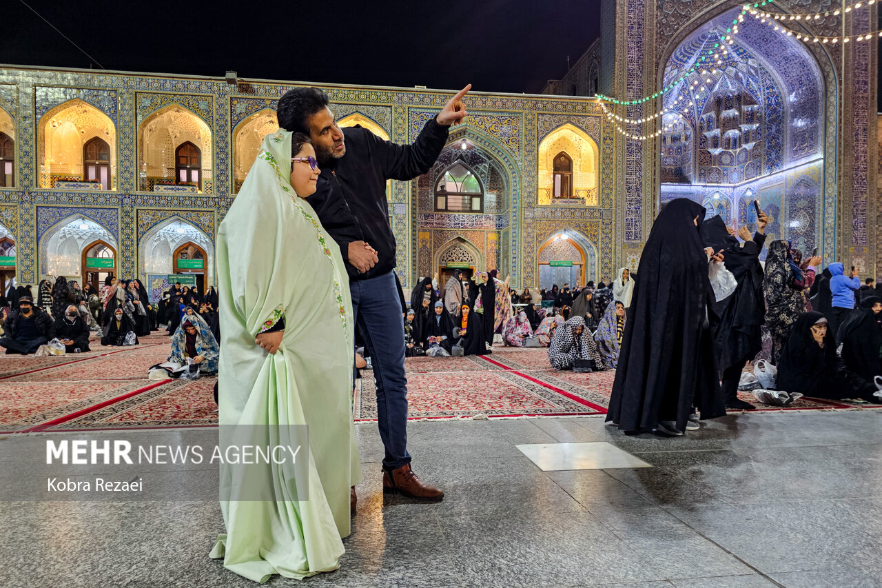 شب مبعث پیامبر اسلام (ص) در حرم امام رضا (ع)